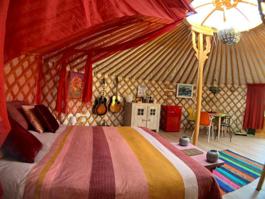 Overnachten In Een Luxe Yurt! Zonnemaire Esterno foto