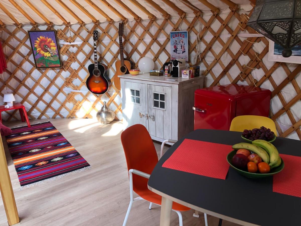 Overnachten In Een Luxe Yurt! Zonnemaire Esterno foto